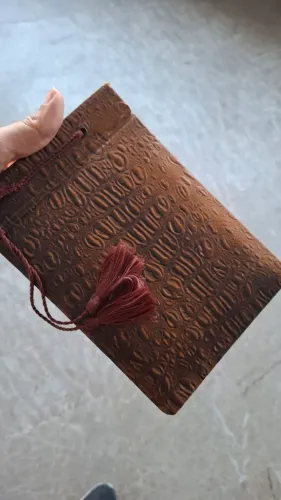 Album antigo com capa de couro estilo crccodilo