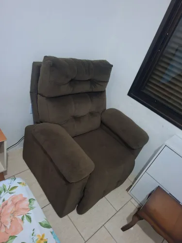 Vendo POLTRONA marrom 350 reais