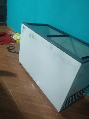 Freezer horizontal tampa de vidro semi novo 