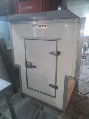 Excelente Bau frigorífico para Fiorino ou saveiro
