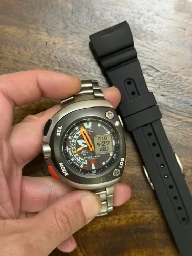 Citizen Meia lua Titanium