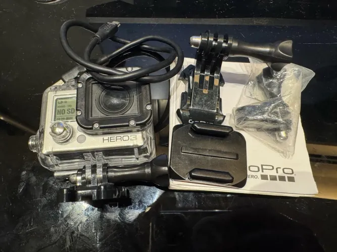 Câmera GoPro HERO3 + Caixa Estanque e Acessórios