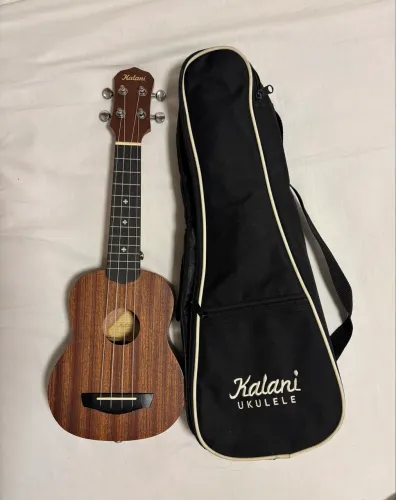 Ukulele Kalani Soprano 21? Tribes com Bag KAL 220 SS