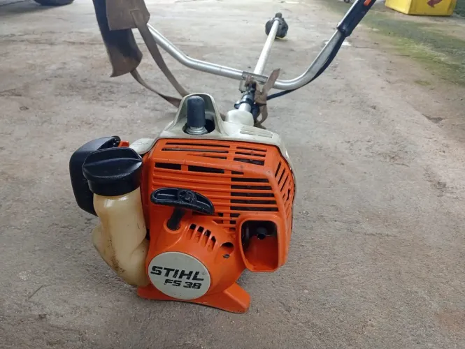 Rocadeira STIHL modelo FS38