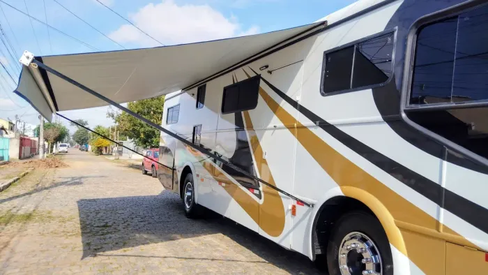 Toldos e fechamentos para motorhomes, trailers, vans, caminhões, foodtrucks entre outros. 