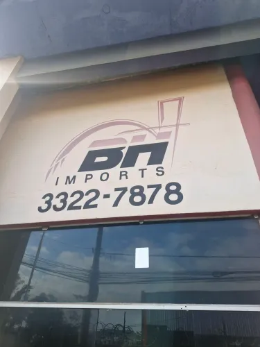 Vaga para Ajudante de mecânico,  para trabalhar como desmontador de veículos.