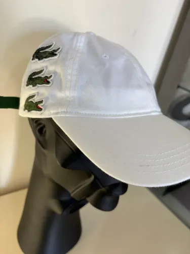 Boné Lacoste edição multi croco