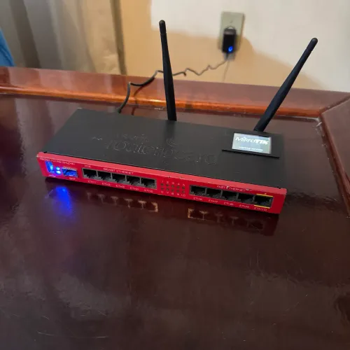 Mikrotik Routerboard RB2011 UiAS 2HnD-IN Roteador em excelente estado