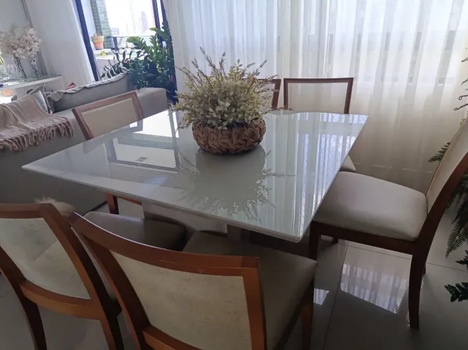 Mesa quadrada com 6 cadeiras 