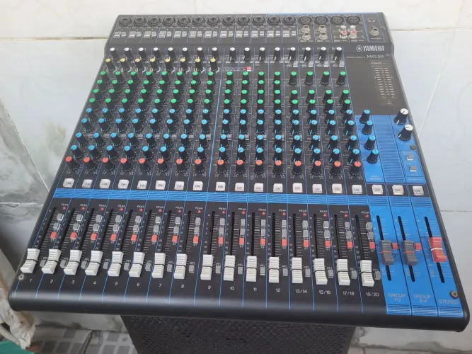 Mesa de som Yamaha MG 20 excelente estado funcionando