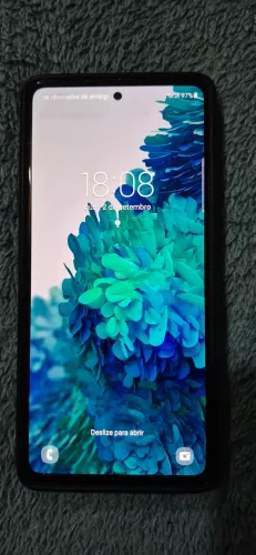 Sansung galaxi S20 fe 256 gigas de memória interna e 8 de ram.