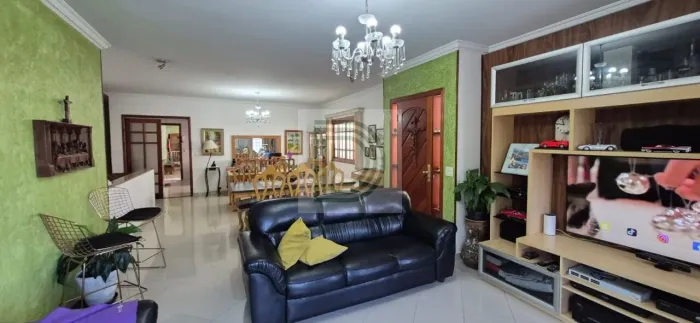 Casa Isolada à Venda na Vila São Francisco | 4 Dormitórios | 2 Suítes | 5 Vagas
