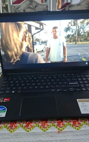 Notebook ASUS Vivobook Go 15 8GB ram, 512 ssd, tela IPS com Placa de Vídeo integrada