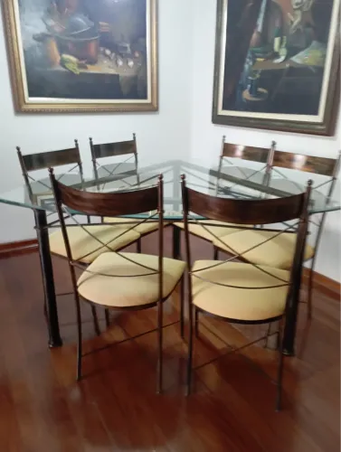 Mesa de Jantar Triangular - 6 Cadeiras - Vidro e Metal - 150 x 150 cm