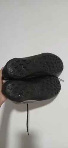 Vendo chuteira 43/44 da umbro ela e preta e cinza 