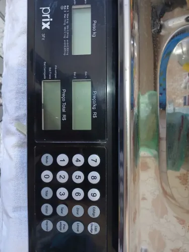 VENDO BALANÇA SEMI NOVA