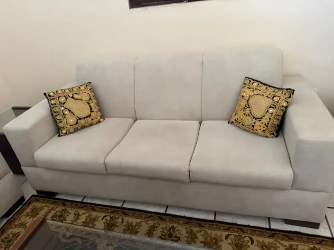 Estofado completo com mesa de centro e mesas laterais 