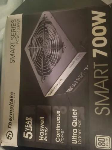 Fonte 700w thermaltake 80 plus na caixa original.