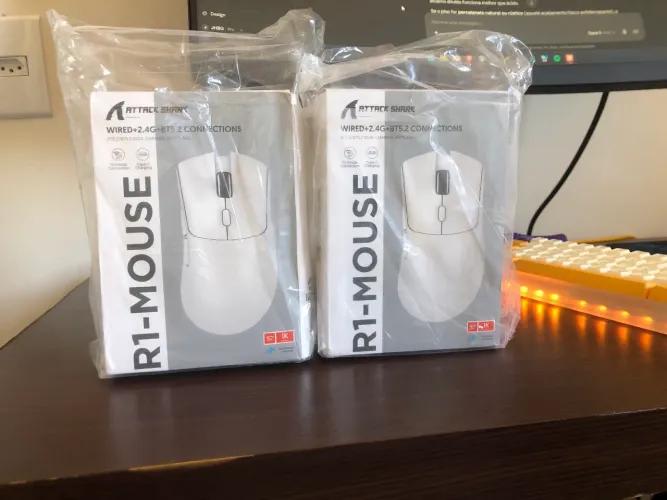 Attack Shark R1 Branco Wireless Tri-Mode (LACRADO)
