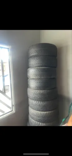 Pneus em ótimo estado