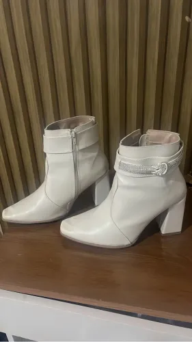 Bota Feminina Strass Salto grosso 