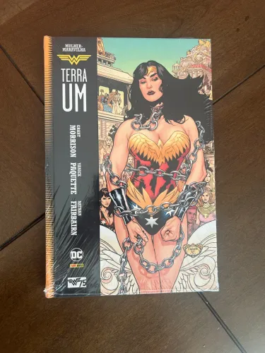 HQ Mulher-Maravilha - Terra Um - Vol 1 (LACRADO)