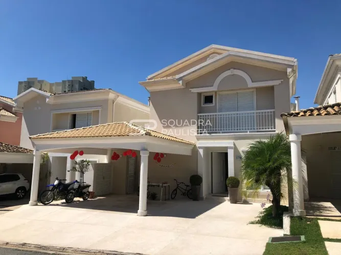 Casa 230 m² privativos, sem vizinho de fundo num condomínio central de Alphaville