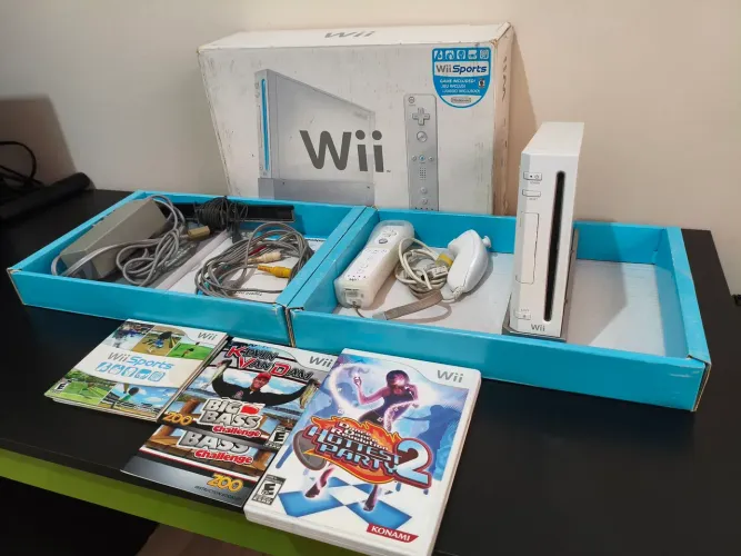 Nintendo Wii com jogos na caixa ( faço envio Olx )