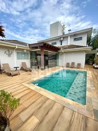 Casa à Venda no Residencial Lago Sul 4 Suítes, Piscina Aquecida e Espaço Gourmet