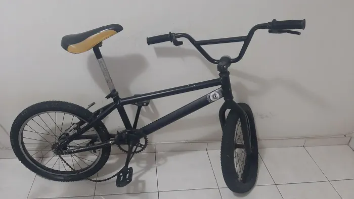 Bicicleta BMX aro 20 para restaurar/retirar peças