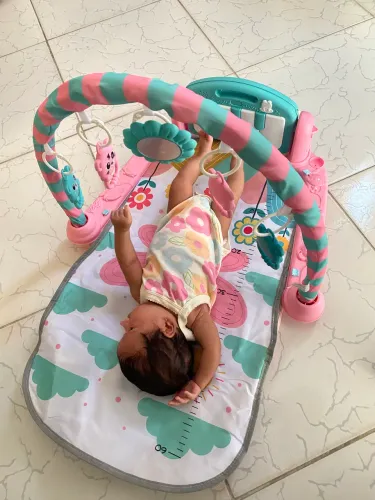 Tapete Infantil Atividades Bebê c/ Piano Musical, Móbile, Brinquedos Sensorial,