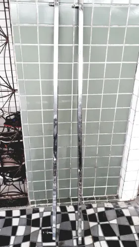 Puxador de porta de inox altura 1.60 quadrado
