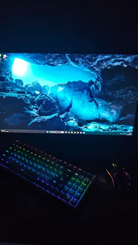 PC Ryzen 5, monitor, mouse, headset