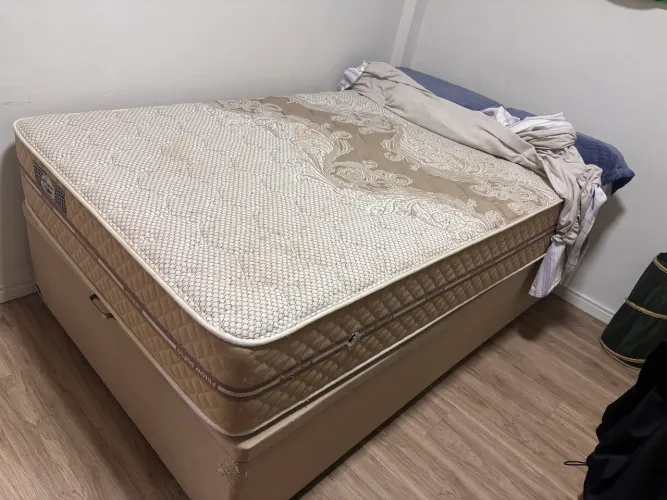 Conjunto cama baú e colchão de mola viuva