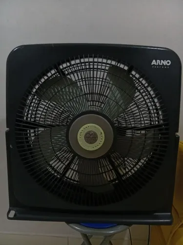 Ventilador Arno Perfume 50cm com Pastilhas Originais que Exalam Óleo Essencial ao Ligar