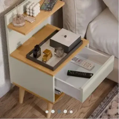 Mesa de Cabeceira tipo Criado mudo Estilo Retrô para quarto côr bege
