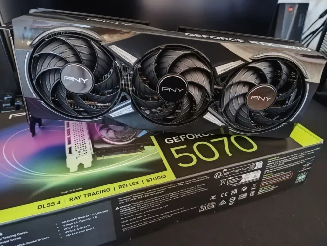 RTX 5070 12GB Triplo Fan Rgb