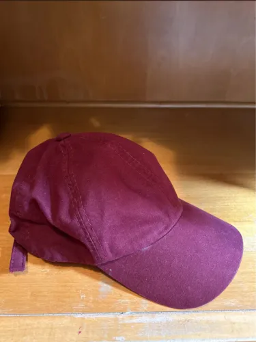 Chapéu bone vermelho