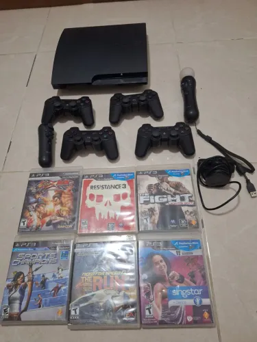 Kit com PlayStation 3 slim, 6 jogos, 4 controles, 1 câmera e 2 controles de navegação 