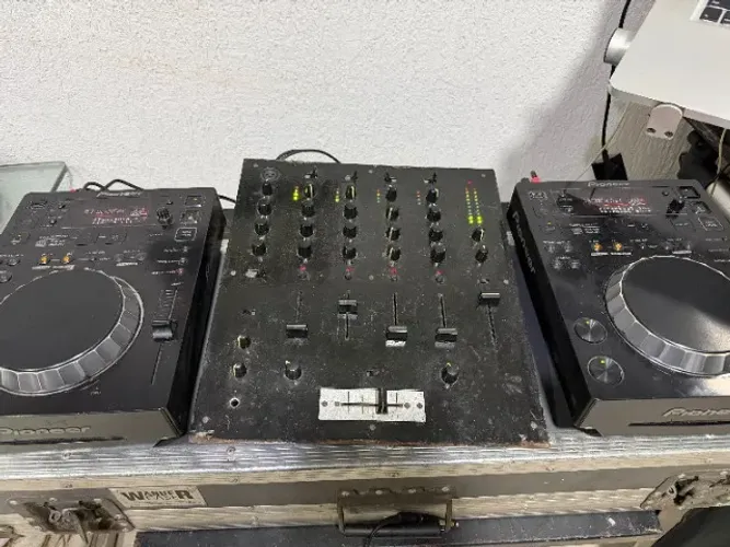 Par de Cdj 350 pioneer + mixer numark