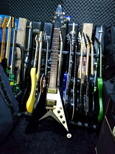 epiphone flying v/ñ Gibson fender Squier prs esp ltd ibanez Jackson charvel marshall vox