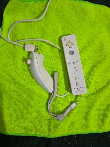 Wii Remote com motion plus e Nunchunk originais