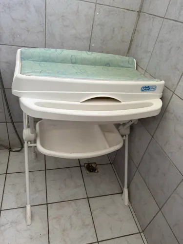 Banheira de bebê com trocador