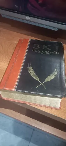 Bíblia BKJ para estudo.