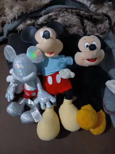 Três bonecos Mickey colecionadores ótimo estado 