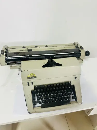 Máquina de Escrever Funcional e Colecionador