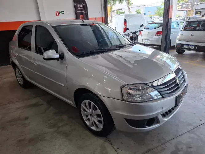 Renault Logan Authentique Hi-flex 1.0 16V 4P 2013