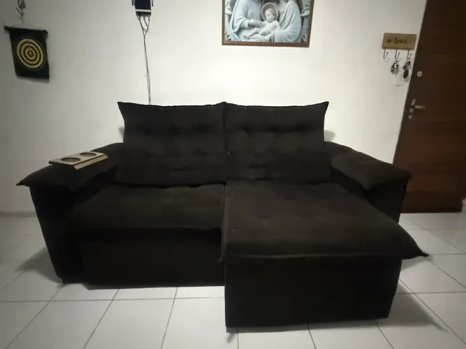 Painel, sofá e fogão