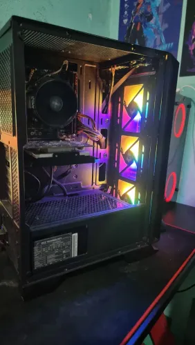 PC Gamer Ryzen 3 3200G + RX 550 4GB | 8GB RAM Ballistix | SSD 240GB