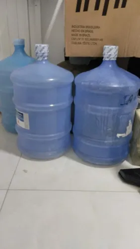 2 (dois) vasilhames de água 20 L